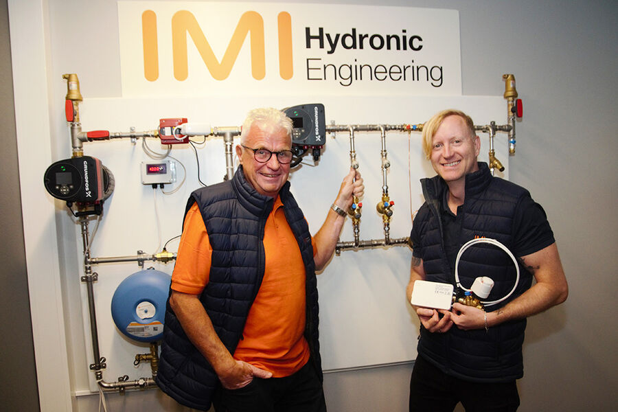 Ove Hjelleset, adm.direktør, og Michael Jacobsen, produktsjef Balancing & Control i IMI Hydronic Engineering AS, kan presentere enda en smart elektronisk trykkuavhengig reguleringsventil for små terminaler.