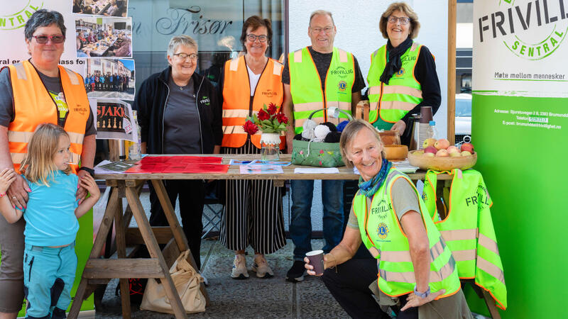 Foto av representanter fra Brumunddal frivilligfestival