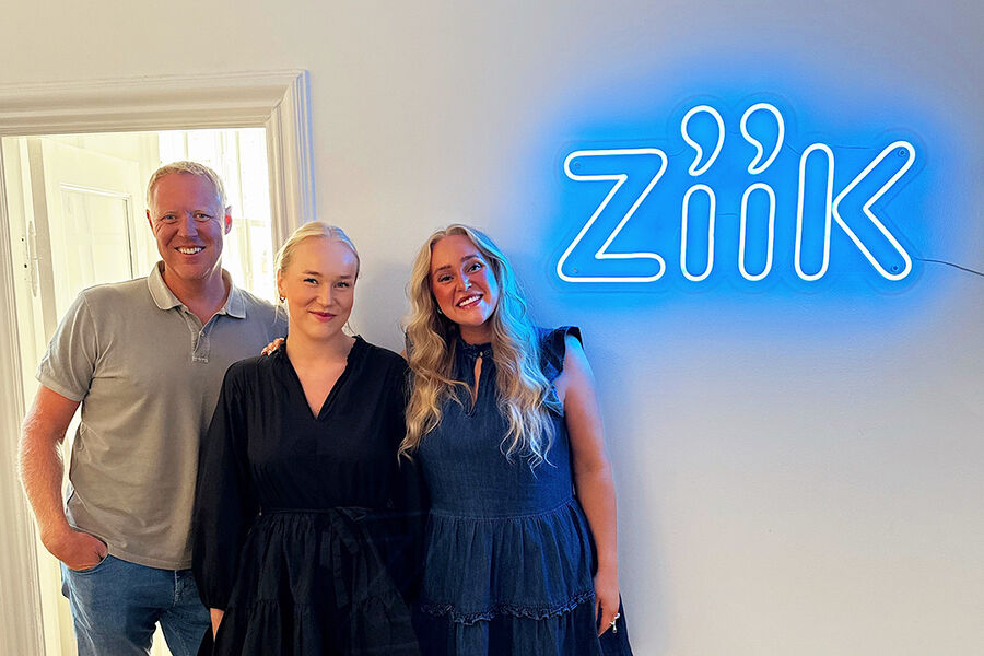 På bildet ser vi fra venstre, Lasse Bjørnerud ,Stine Iversen Bjørnerud, og Hanne Iversen Bjørnerud, alle Country Managers for Ziik Norge AS.