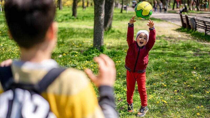 Stockfoto av barn som spiller ball
