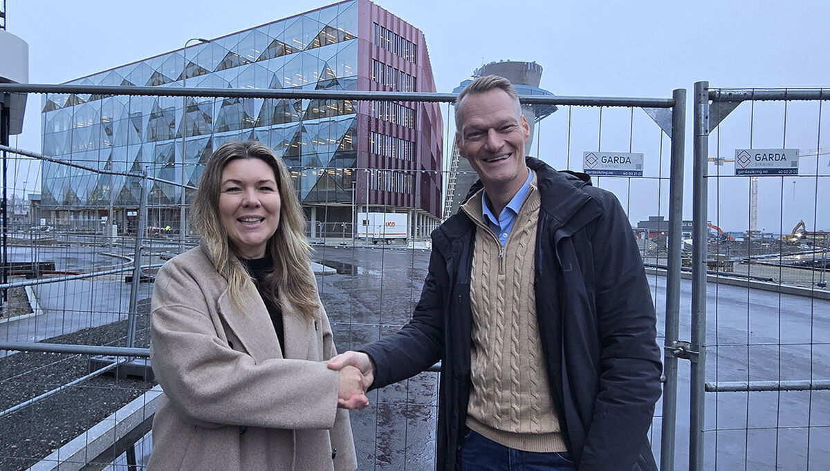 Daglig leder i Hinna Park Utvikling Målfrid Holme og regionleder i Noova Kjartan Kopren.