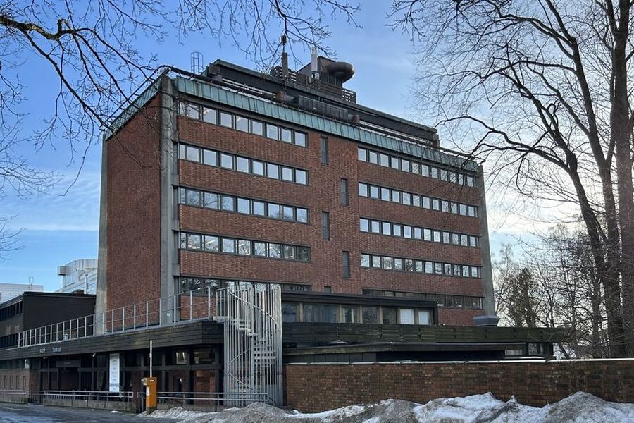I dette bygget fra 1960-tallet har SINTEF og GK testet smart styring av oppvarmingen. Foto: SINTEF