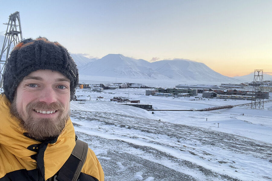 Håkon Duus, solenergi- og batterispesialist i Mulitconsult, forteller at batterier har blitt en viktig og sentral del av «det nye» kraftsystemet med fornybar energi.