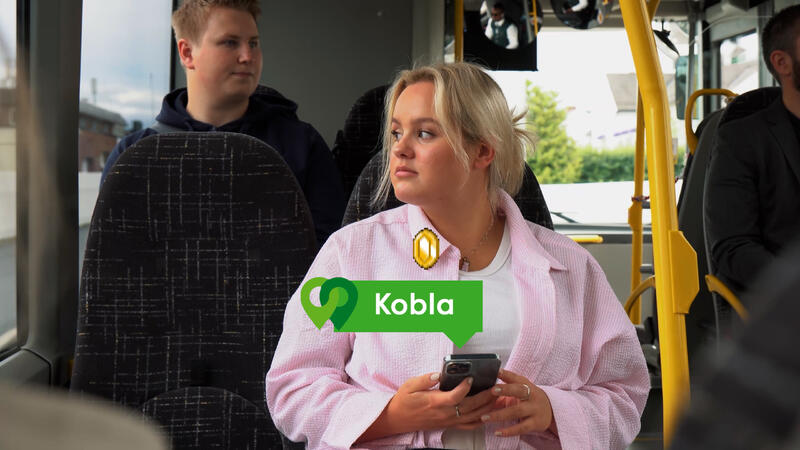 Jente på buss