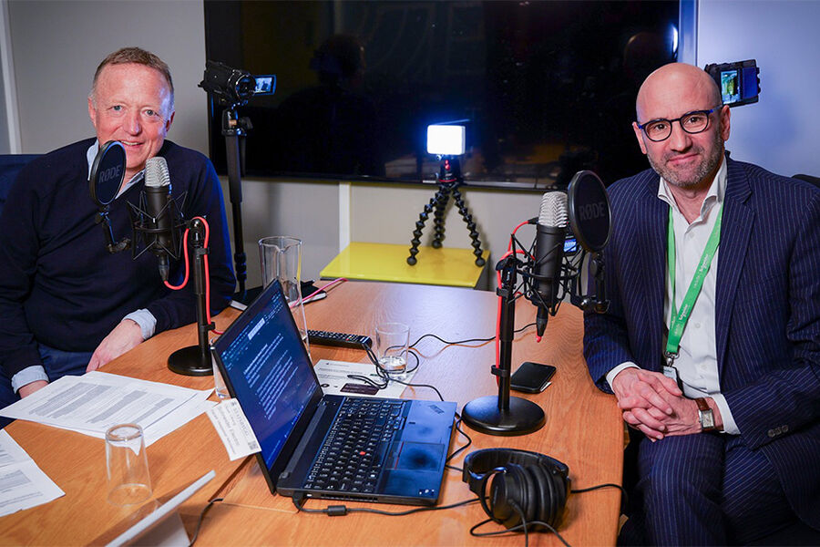 – Vår erfaring er at det handler mye mer om prosesser enn om teknologi, sier Harald Vaagaasar Nikolaisen, administrerende direktør i Statsbygg. Her sammen med Alexandre Vermot, administrerende direktør i Schneider Electric Norge.