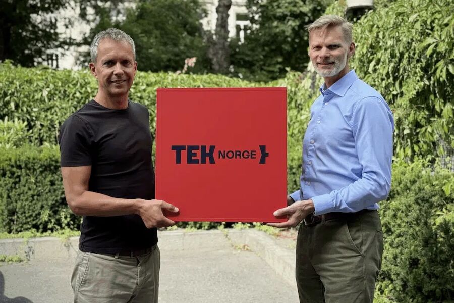 Øyvind Husby, administrerende direktør i TEK Norge sammen med Jarle Roheim Håkonsen, direktør for næringspolitikk og kommunikasjon. Foto: Vilde Sollien/ TEK Norge