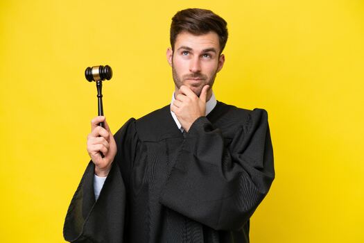 domstolen - shutterstock_2590044469_redigert