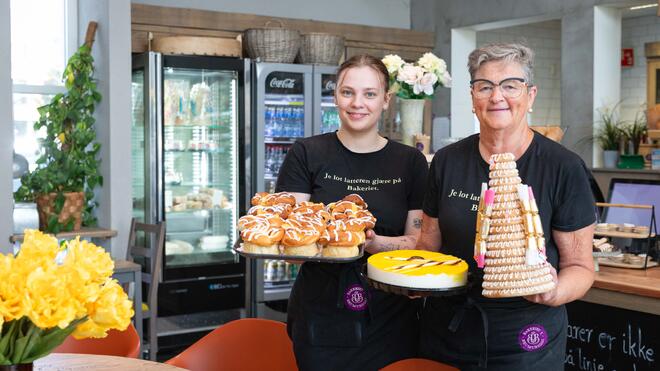 Foto av Sissel og Saga på Bakeriet i Brumunddal
