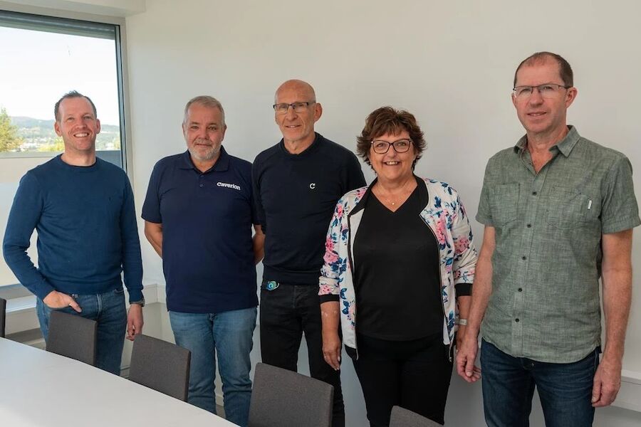 Fra venstre: Erlend Mogård (prosjektleder Dørteknikk Midt-Norge), Odd Steinar Kanestrøm (regionsdirektør Assemblin Caverion Norge), Kåre Sletta (avdelingssjef Caverion Trondheim), Mariann Rødsjø (daglig leder Dørteknikk Midt-Norge) og Jens Aune (prosjektleder Dørteknikk Midt-Norge). Foto: Assemblin Caverion Norge Fra venstre: Erlend Mogård (prosjektleder Dørteknikk Midt-Norge), Odd Steinar Kanestrøm (regionsdirektør Assemblin Caverion Norge), Kåre Sletta (avdelingssjef Caverion Trondheim), Mariann Rødsjø (daglig leder Dørteknikk Midt-Norge) og Jens Aune (prosjektleder Dørteknikk Midt-Norge). Foto: Assemblin Caverion Norge