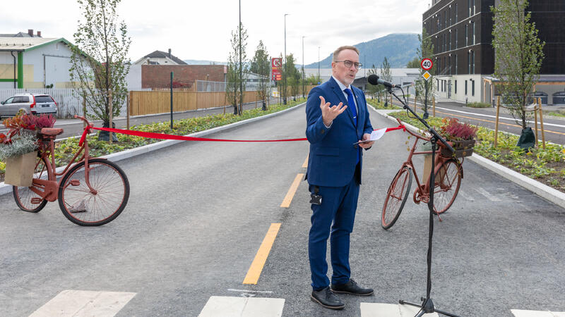 Vegen ble offisielt åpnet av Kai Ove Berg Foto av ordfører Kai Ove Berg