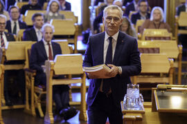 GODBITER. Finansminister Jens Stoltenberg hadde med seg mange godbiter for hørselsfeltet, da han la frem Ap-regjeringens forslag til statsbudsjett for 2026. Foto: Cornelius Poppe, NTB