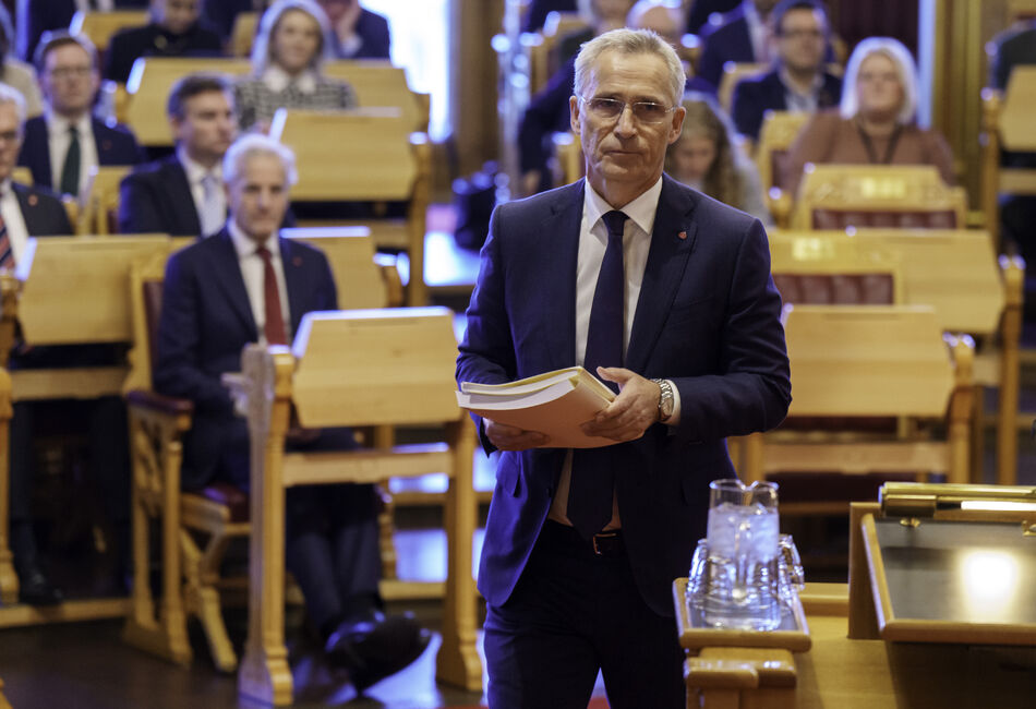 GODBITER. Finansminister Jens Stoltenberg hadde med seg mange godbiter for hørselsfeltet, da han la frem Ap-regjeringens forslag til statsbudsjett for 2026. Foto: Cornelius Poppe, NTB