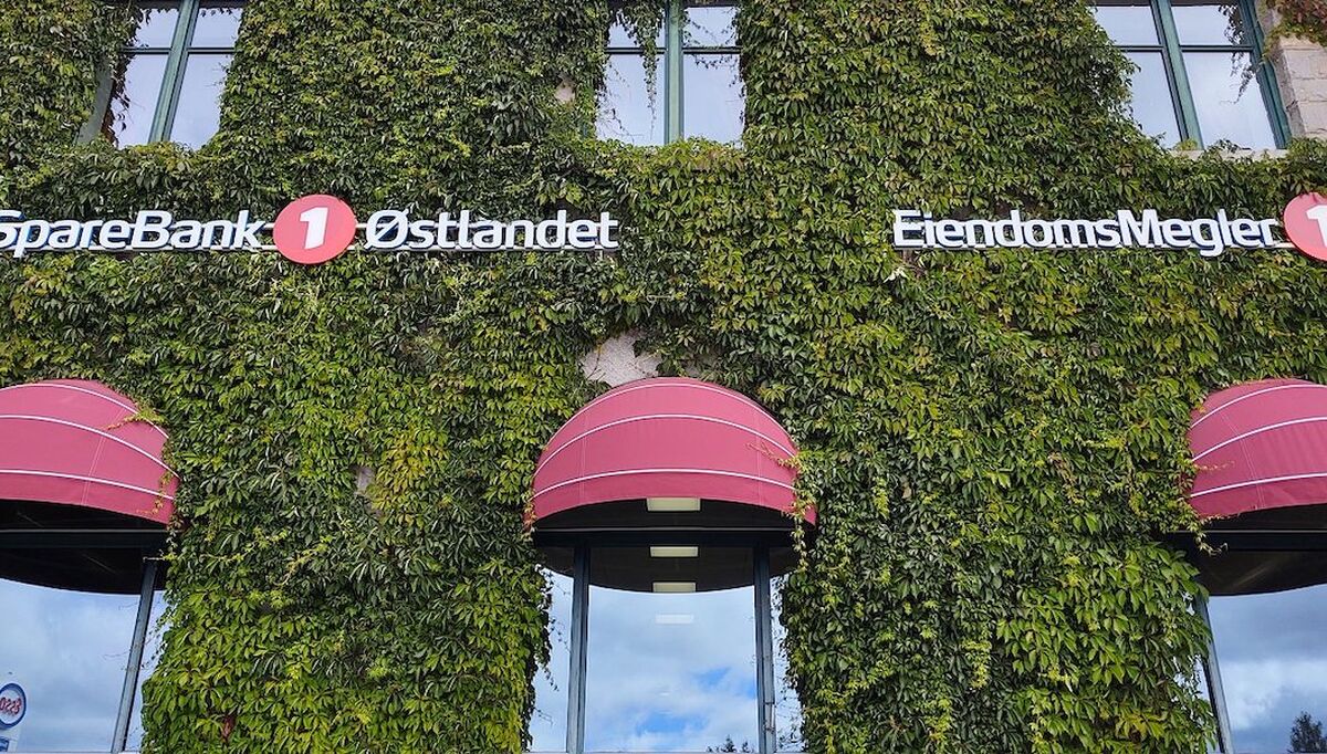SpareBank 1 Østlandet på Elverum er et av syv bygg som er med i avtalen. Foto: SpareBank 1/GK SpareBank 1 Østlandet på Elverum er et av syv bygg som er med i avtalen. Foto: SpareBank 1/GK