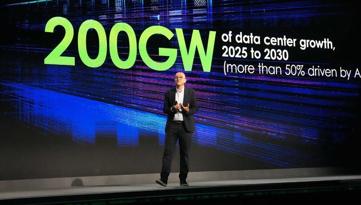 Olivier Blum inviterte industriledere til å bli med Schneider Electric som deres energiteknologipartner på Innovation Summit Copenhagen 2025. Foto: Stefania Nilsen - Schneider Electric. Olivier Blum inviterte industriledere til å bli med Schneider Electric som deres energiteknologipartner på Innovation Summit Copenhagen 2025. Foto: Stefania Nilsen - Schneider Electric.