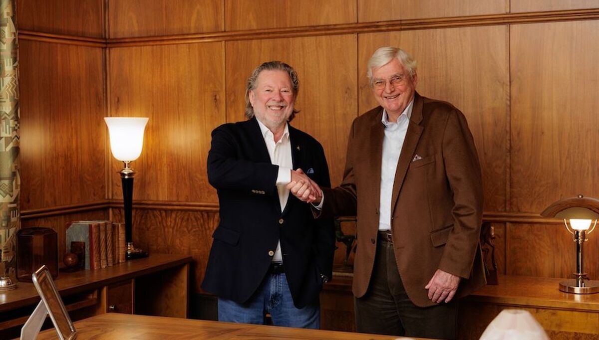 Odd Reitan og Knut Aspelin har signert avtale om etablering av felles selskap i Oslo. Foto Åsmund Holien Mo Odd Reitan og Knut Aspelin har signert avtale om etablering av felles selskap i Oslo. Foto Åsmund Holien Mo