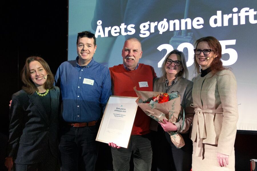 Bilde: Mie Fuglseth (Grønn Byggallianse), Team Statens vegvesen ved Martin H. Sæther, Glenn Tony Svensen og Monica Kristiansen og statssekretær i Energidepartementet Marte H. Grindaker (Ap). Foto: Grønn Byggallianse maren hogberg
