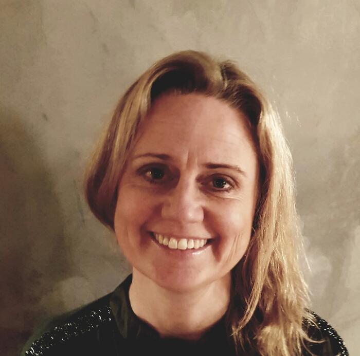 NYTTIG. Hørselspedagogenes Stina Helmen vil bruke den nye veilederen aktiv i sitt arbeid. Foto. Privat