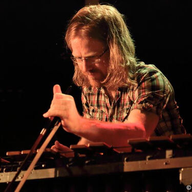 Mann som spiller vibrafon