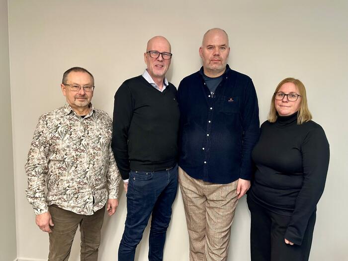 UTVALG FOR TINNITUS. Kurt Vidar Nilsen (leder), Jørn Abrahamsson, Ola Grasdal og Bjarnhild Sjøveian (til høyre). UTVALG FOR TINNITUS. Kurt Vidar Nilsen (leder), Jørn Abrahamsson, Ola Grasdal og Bjarnhild Sjøveian (til høyre).
