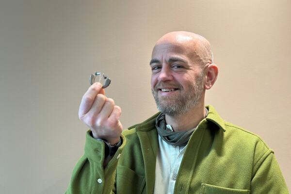 NY VERDEN. Espen Sevaldsen fikk CROS-apparater etter 22 år som ensidig døv. NY VERDEN. Espen Sevaldsen fikk CROS-apparater etter 22 år som ensidig døv.
